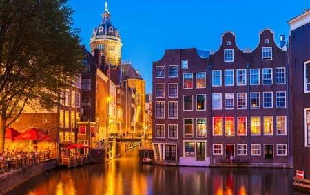 Private Amsterdam Red Light District tour with food tastings