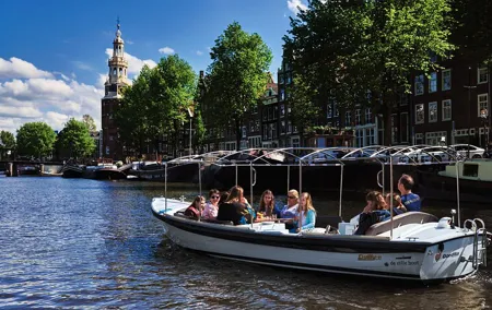 Amsterdam: 60-Minute Guided Private Canal Cruise with Drinks
