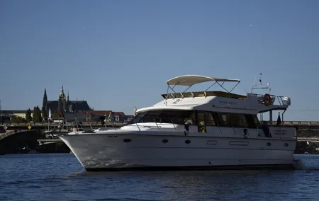 3-hour private cruise in Prague for 10 people