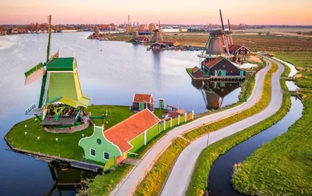 Zaanse Schans and Windmill Villages Guided Tour with Boat Ride