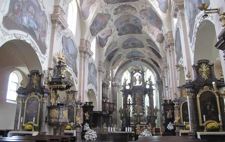Prague Old Town Tour with a Classical Concert