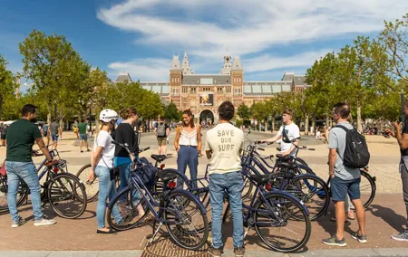Amsterdam Small-Group Bike Tour With Canal Cruise, Drinks, Cheese