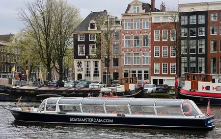 Amsterdam Classic Canal Cruise with Live Guide