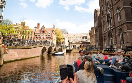 Amsterdam Open Boat Cruise in Old City Centre with Drinks Options