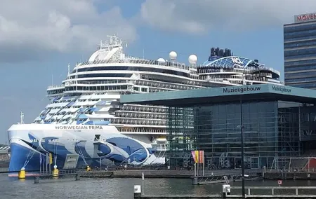 IJmuiden to Amsterdam: 4.5-Hour Hop-On Hop-Off Shore Excursion