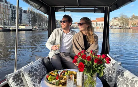 Romantic Canal Cruise Amsterdam With Bottle Prosecco and Snacks
