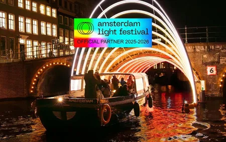 Amsterdam: Light Festival Boat with Unlimited Drinks & Snack