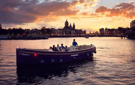 Amsterdam: Evening City Centre Canal Cruise with Unlimited Drinks