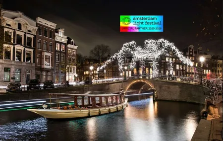 Amsterdam Light Festival: Cruise Heated Saloon Boat w/ Hot Drinks