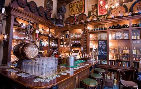Exclusive Amsterdam Red Light District tour with a drink