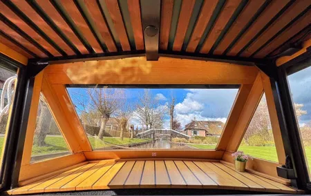Giethoorn and Zaanse Schans Day Tour Small Group Incl. Boat Ride