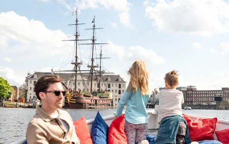 Amsterdam Open Boat Cruise in Old City Center with Live Guide