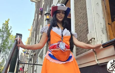 Private Hostess Bar Tour in Amsterdam Red Light District (3h)