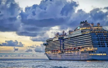 Private Cruise Transfers: AMS, Rotterdam, IJmuiden
