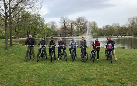 Daily group bike tour in Spanish.