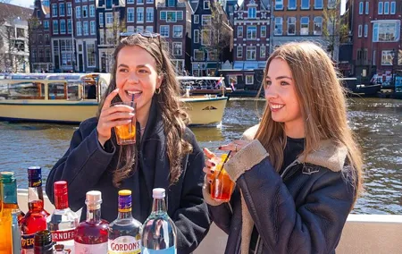 Luxury Amsterdam Canal Cruise – Unlimited Cocktails Included (1H)