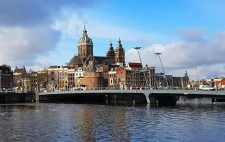 Old Amsterdam: A Self-Guided Audio Tour