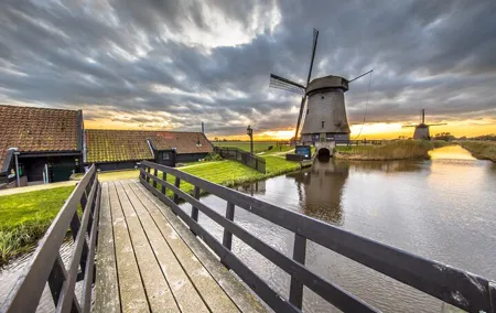 Hidden Gems Tour: visit 5 unforgettable places from Amsterdam