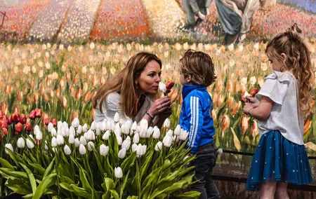 Keukenhof Gardens and Tulips Private Tour from Amsterdam