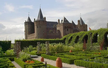 Private day trip to the Dutch castles from Amsterdam