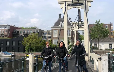 Private Amsterdam Bike Tour with a local guide (also for families)