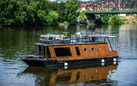 Prague YachtBoat CLASSIC cruise with Unlimited Beer or Prosecco