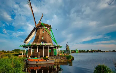 Private Zaanse Schans and Volendam Tour from Amsterdam