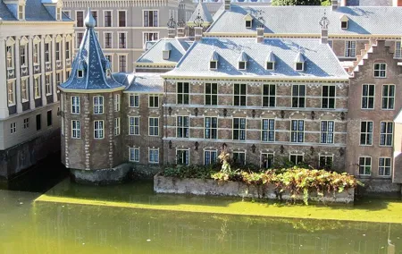 Private tour to The Hague and Delft Blue Potteries from Amsterdam