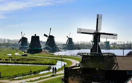 Private Tour Zaanse Schans Windmills and Volendam in Jaguar