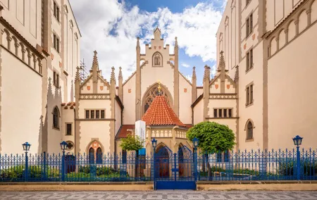 Prague Jewish Quarter Private Tour and Boat Cruise