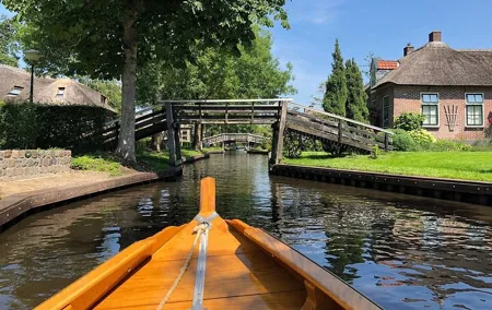 Giethoorn Private Tour Guide Giethoorn in luxury Jaguar S Type