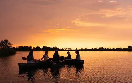 Small-Group Guided Sunset Canoe Tour in Waterland with Dinner