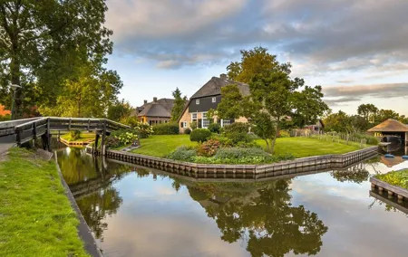 Private Giethoorn Tour Venice of The Netherlands