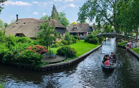 Private Tour to Zaanse Schans + Giethoorn with renting boat