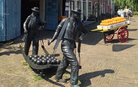 Half-Day Edam and Volendam Private Walking Tour from Amsterdam