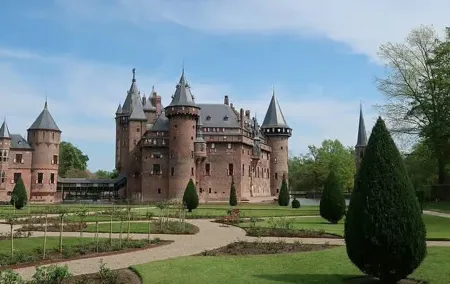 Private Half Day Trip To Castle Muiderslot and Castle De Haar