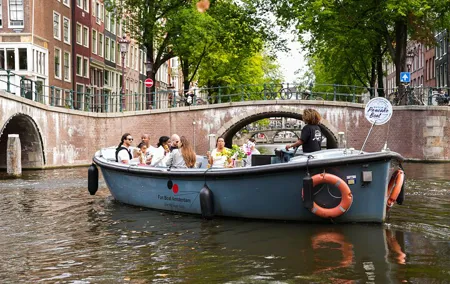 Amsterdam Canal Cruise with Dutch Pancakes and Drinks