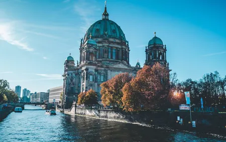 Private Scenic Transfer from Prague to Berlin with 4h of Sightseeing