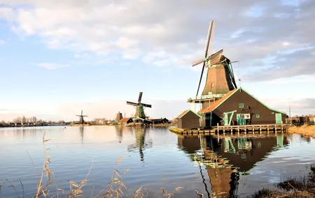 Private Tour to Holland, Zaanse Schans, Volendam, and Marken