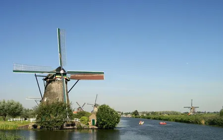Private day trip to Rotterdam and Dutch windmills