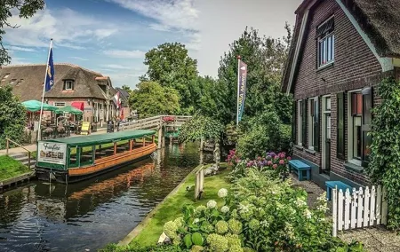 Private Sightseeing tour to Giethoorn Dutch Venice from Amsterdam