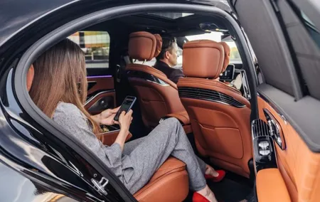 Private Business-Class Transfer: Amsterdam to Brussels in Luxury