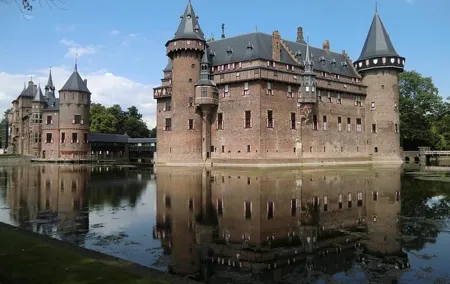Private Tour to Muiderslot and Castle de Haar from Amsterdam