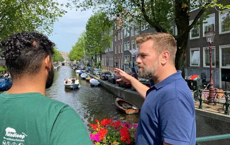 Explore hidden streets with friends - Private Tour