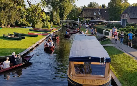 Private tour (max 3 per) to Giethoorn & Canal ride from Amsterdam