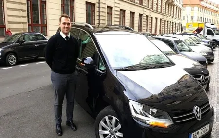 Private transfer Prague to Budapest with 2h stop in Bratislava