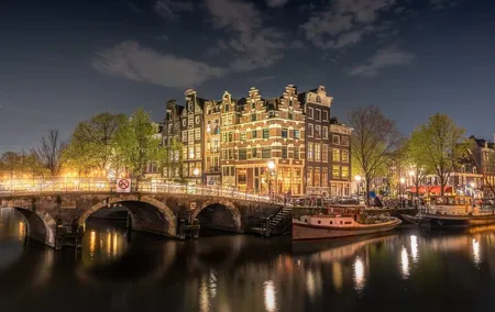 Incredible Amsterdam: Self-Guided Audio Walking Tour
