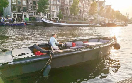 Amsterdam Private Boat Tour With Drinks - EN ES FR