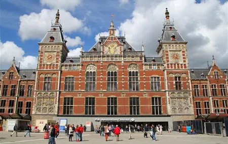 An Amsterdam Introduction: A Self-Guided Audio Tour of the City's Origins