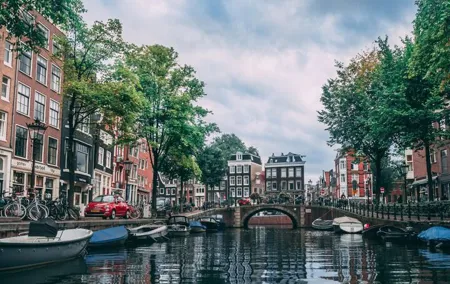 Amsterdam Architecture Walking: Self-Guided GPS and Adio Tour